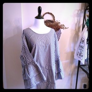 NWT Adorable blouse/tunic with ruffled sleeves.